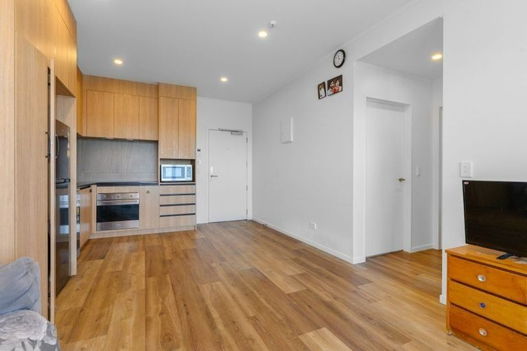 303/48 Clay works Lane, New Lynn - Mehr