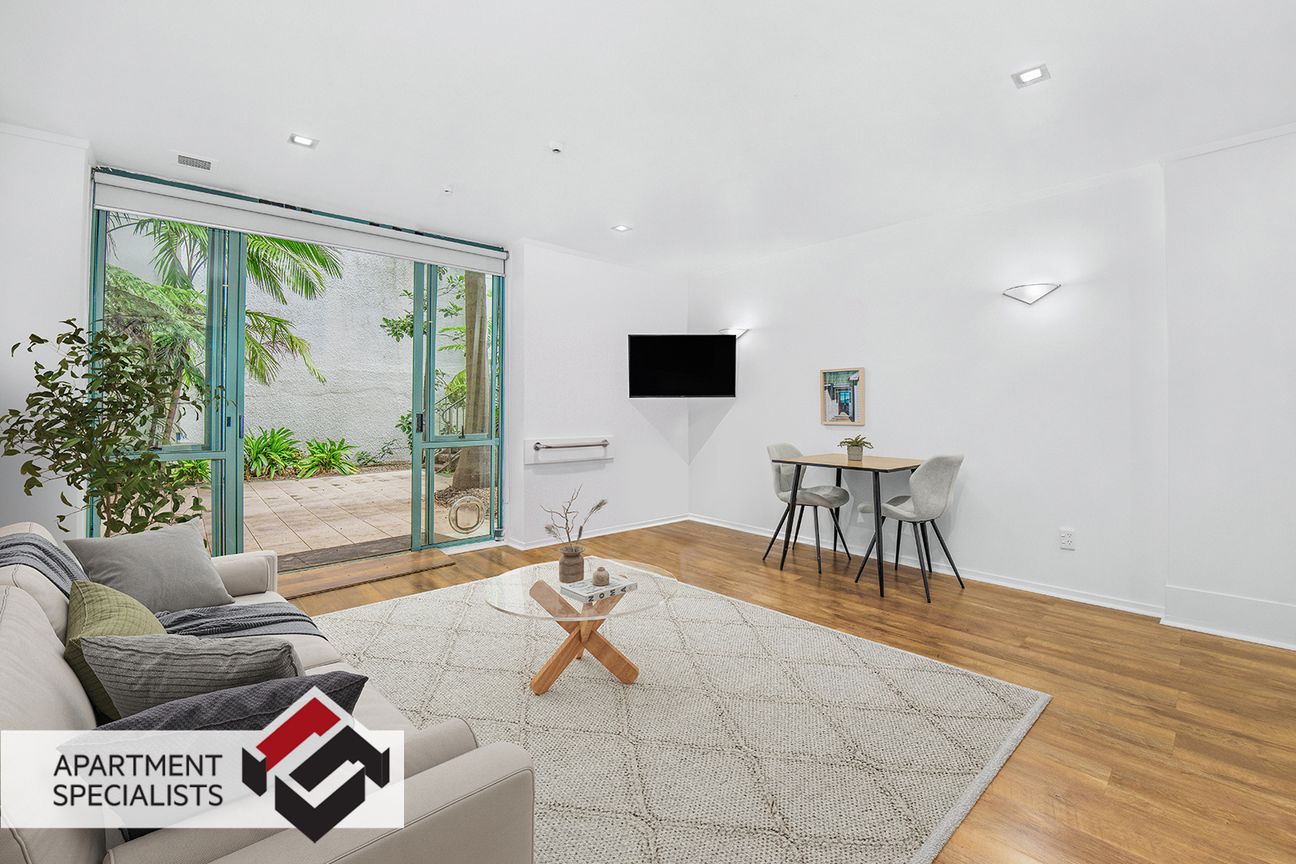Character, Convenience & A Rare Opportunity – pohled 2