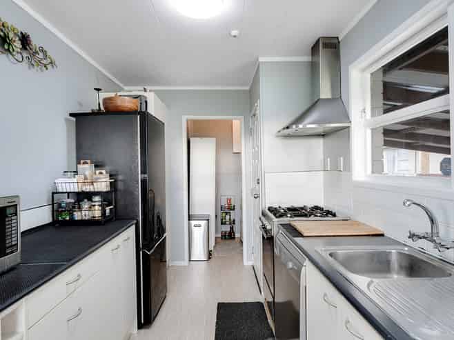 8 Margaret Place, Deanwell