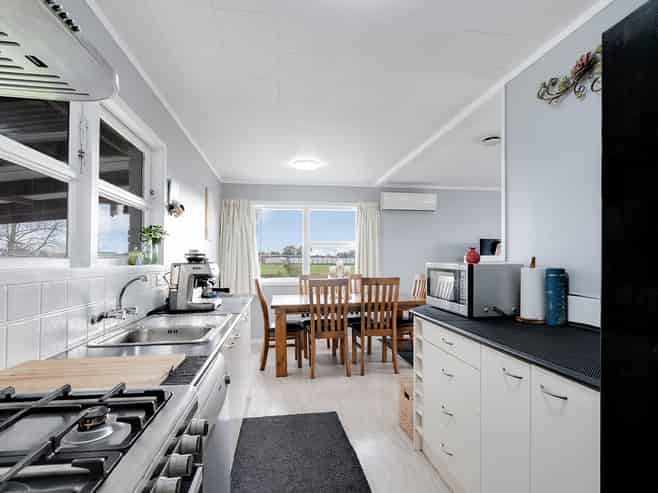 8 Margaret Place, Deanwell