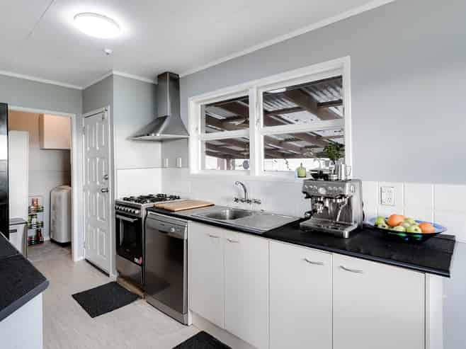 8 Margaret Place, Deanwell