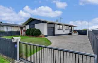8 Margaret Place, Deanwell