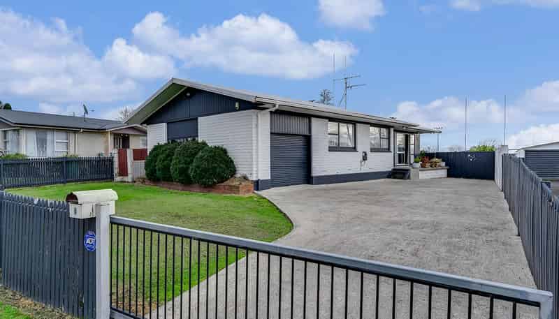 8 Margaret Place, Deanwell
