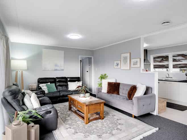 8 Margaret Place, Deanwell
