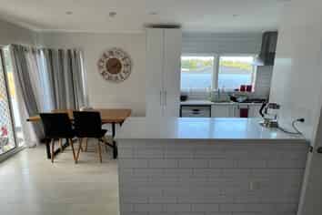 62 Vandeleur Avenue, Birkdale