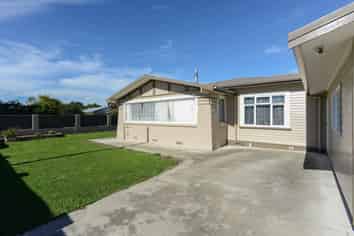 201 Willowpark Road South, Hastings