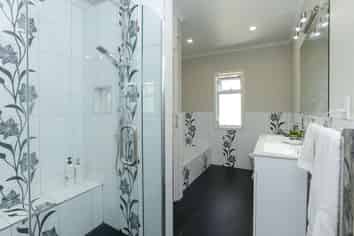 201 Willowpark Road South, Hastings