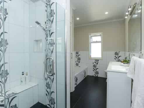 201 Willowpark Road South, Hastings