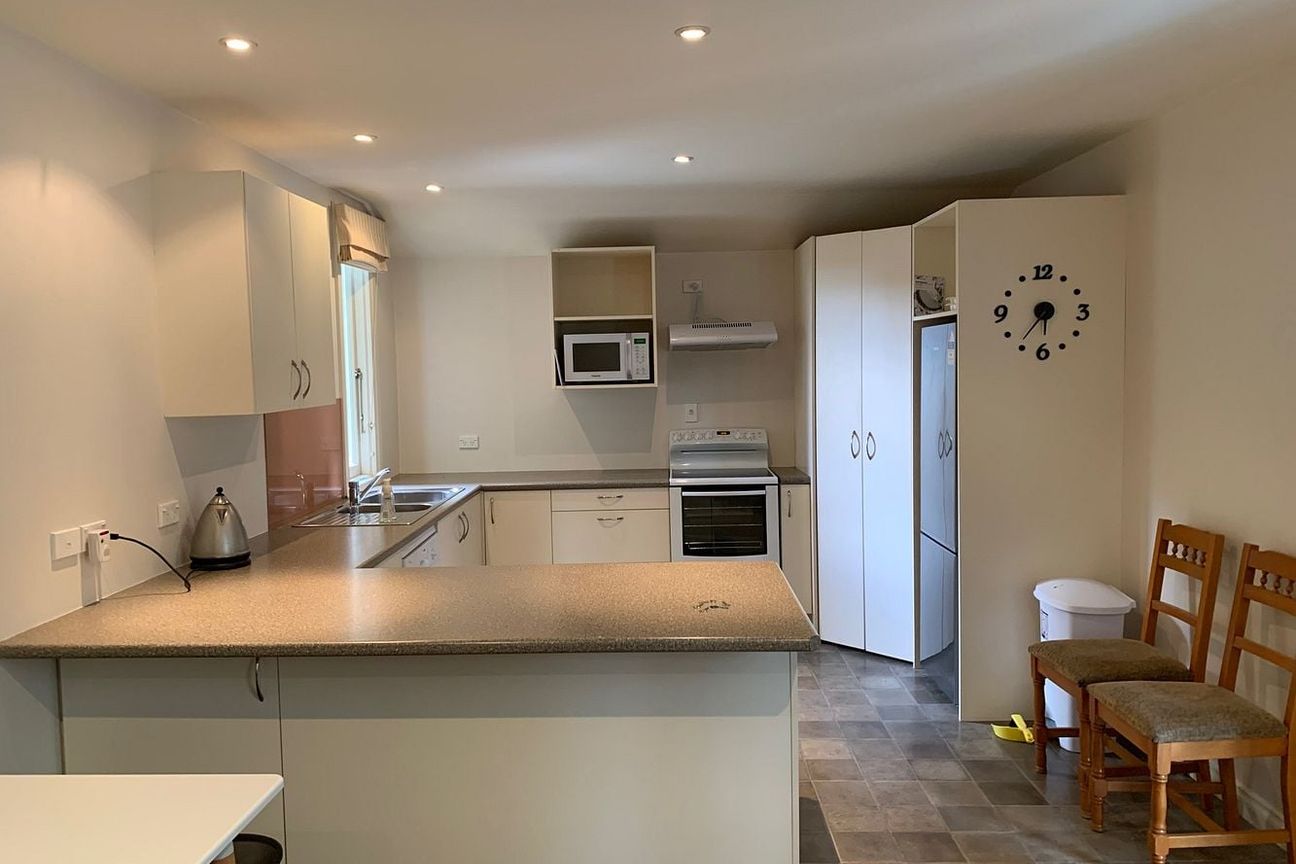 Spacious 6-Bedroom Home in North Dunedin - Widok 5