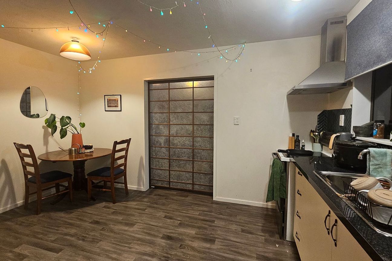 Wonderfully updated 2-Bed Home in Parklands - Więcej
