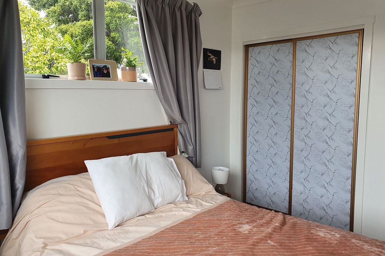 Warm, Sunny, Renovated, Furnished 2 Bedroom Home - Widok 4