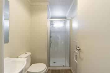 e/18 Charlemont, Hamilton Central