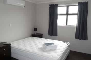 e/18 Charlemont, Hamilton Central