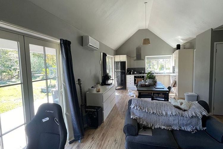 Sun, Space and convenient location! - Widok 5