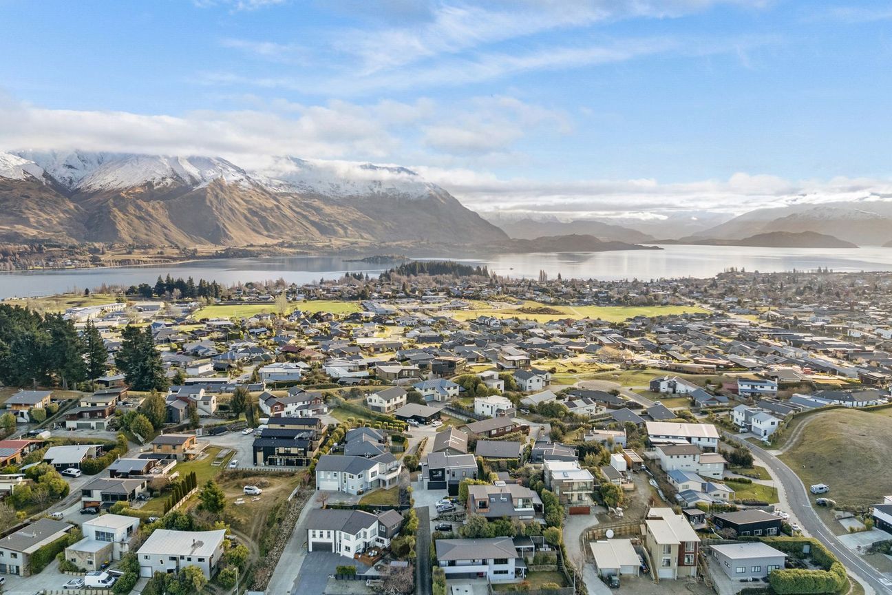 Town at Your Feet, Mountains on Show | Brand New | Ready for Ski Season - Widok 3