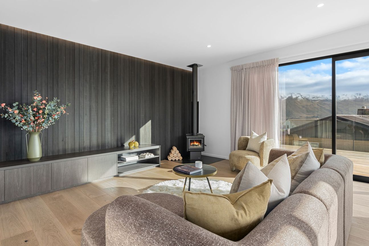 Town at Your Feet, Mountains on Show | Brand New | Ready for Ski Season - Więcej