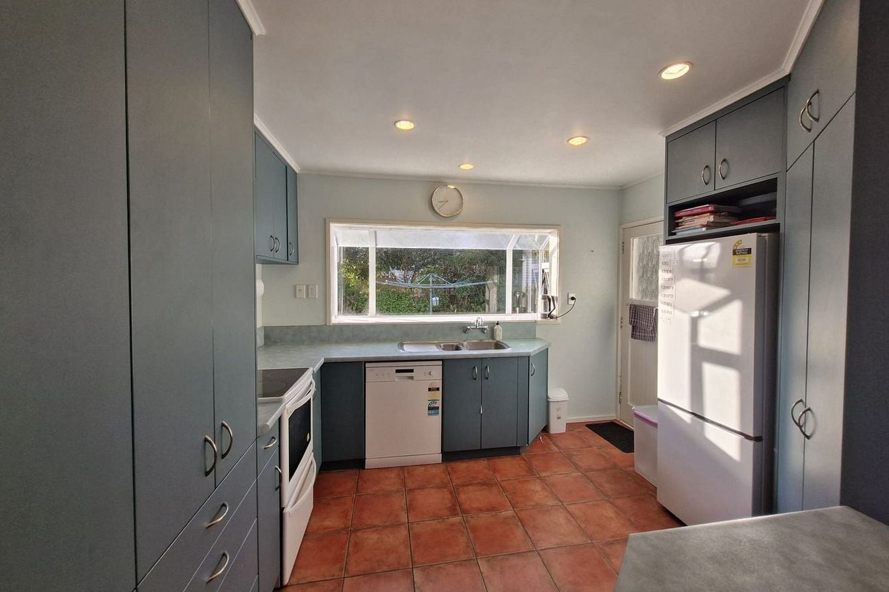 Super sunny, convenient and pet friendly! - Vista 4