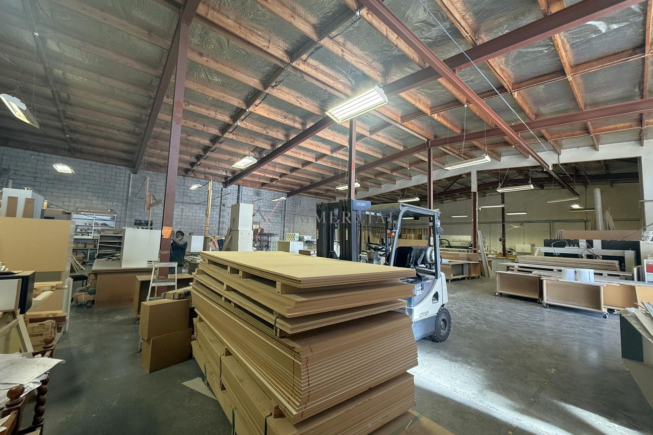 Practical, Road Front & Container Drop - 778sqm – další