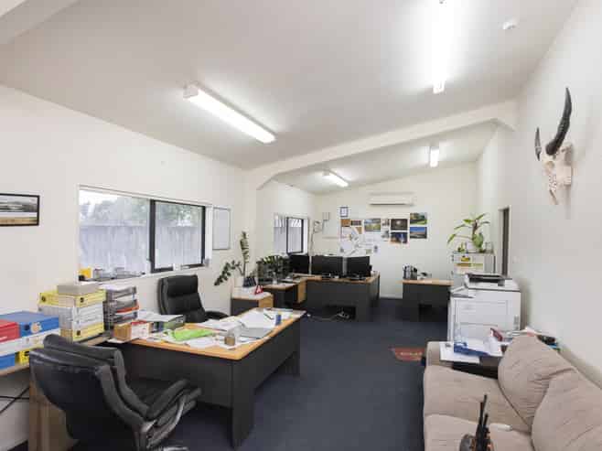 Substantial Yard & Workshop Complex for Lease