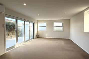806A East Coast Road, Oteha