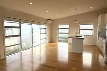 806A East Coast Road, Oteha