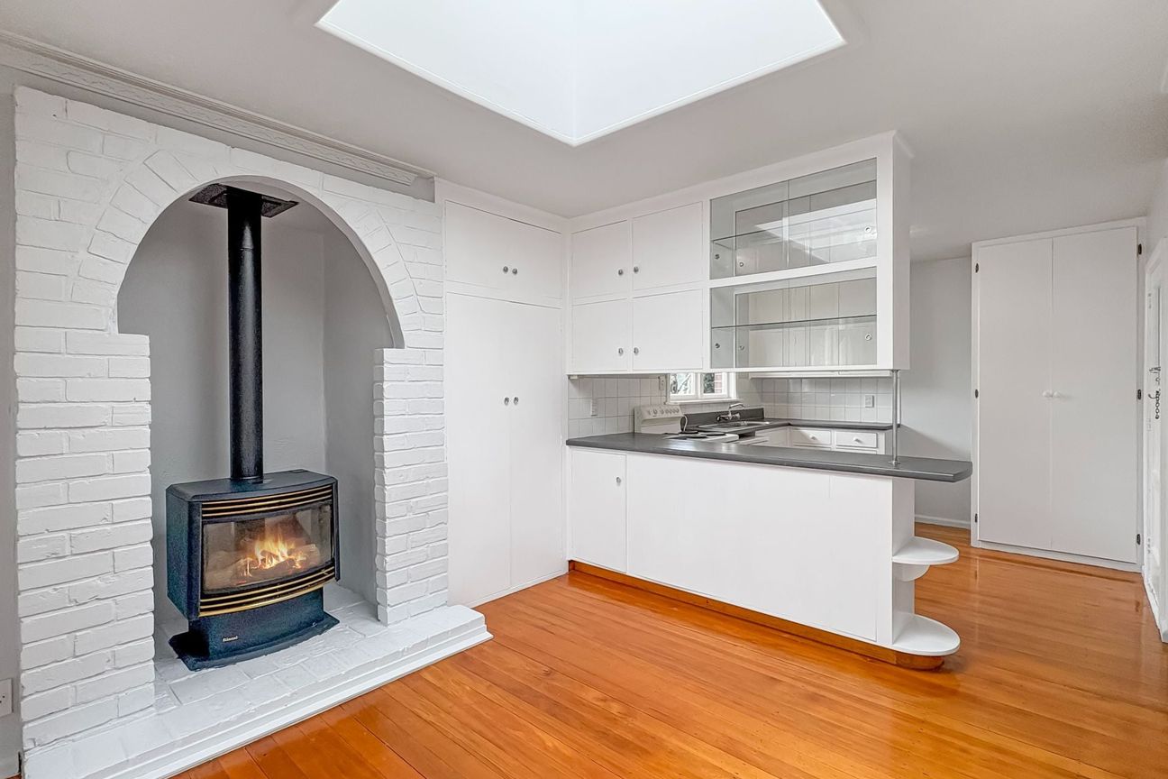 AVONHEAD - THREE BEDROOMS, GAS FIRE & HEAT PUMP, DOUBLE GARAGE - Ansicht 4