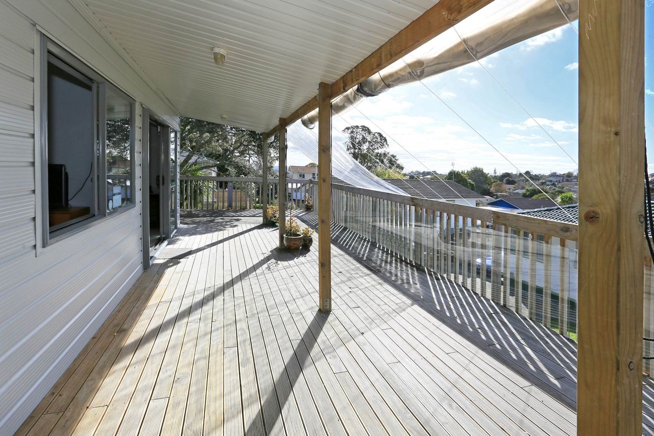 ELEVATED 3 BEDROOM HOME + RUMPUS ROOM - Widok 4
