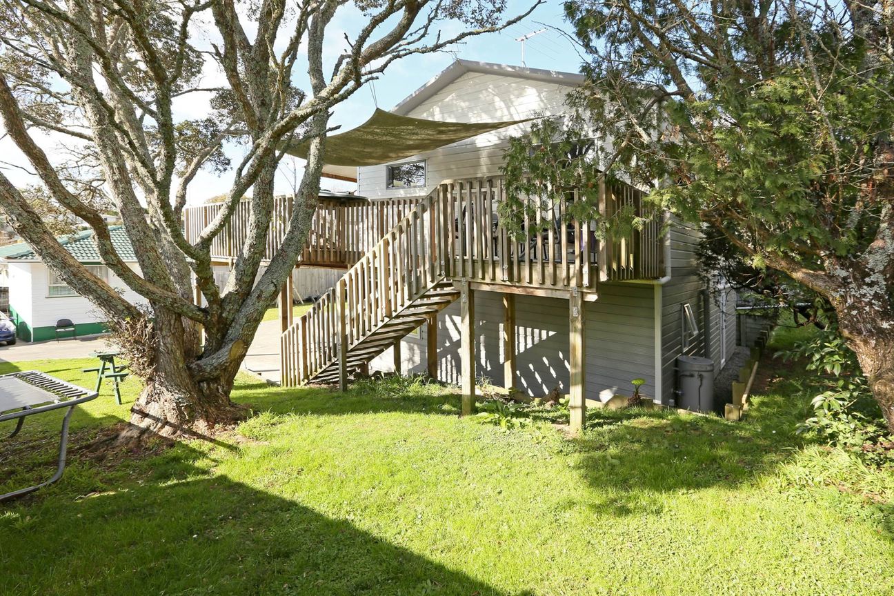ELEVATED 3 BEDROOM HOME + RUMPUS ROOM - Widok 2