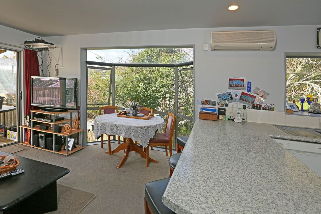 ELEVATED 3 BEDROOM HOME + RUMPUS ROOM - Widok 6