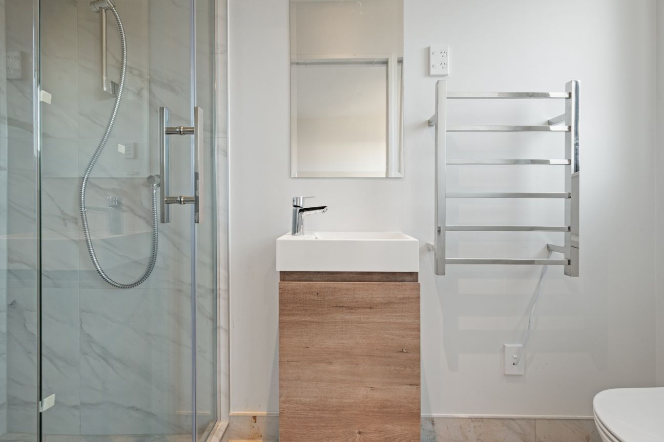 This brand new two bedroom, Two bathroom + Study townhouse is now available for rent. - Widok 5