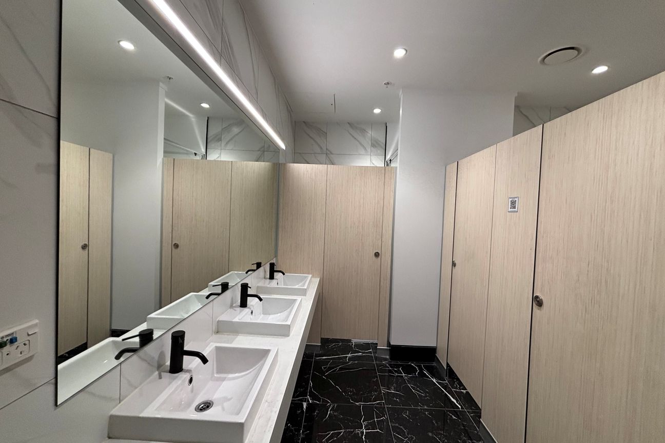 Ground Floor Gym, Retail or Office with Profile - Vista 5