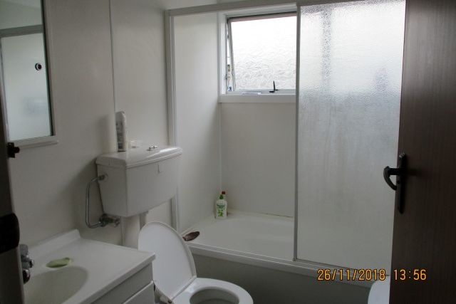 Very Tidy - Two Bedrooms, One Bathroom and Carport - Mehr