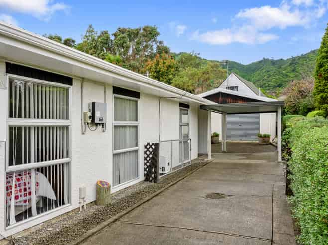 35 Pehi Kupa Street, Waikanae