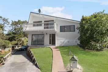 69 Easton Park Parade, Glenfield