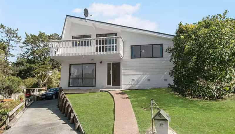 69 Easton Park Parade, Glenfield