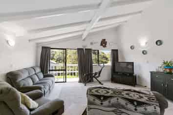 69 Easton Park Parade, Glenfield