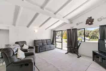 69 Easton Park Parade, Glenfield