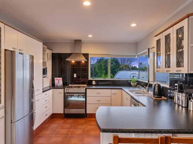 33 Kahurangi Drive, Rangatira Park