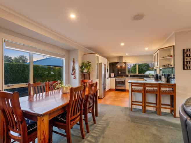 33 Kahurangi Drive, Rangatira Park