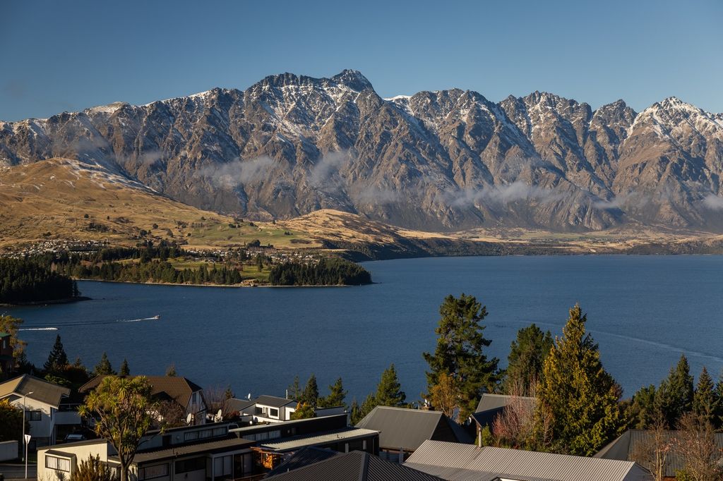 6 Aspen Grove, Queenstown 1