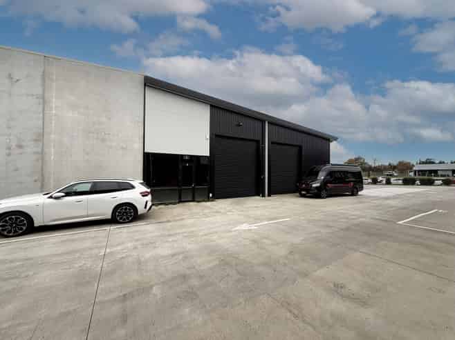 Modern Industrial Unit