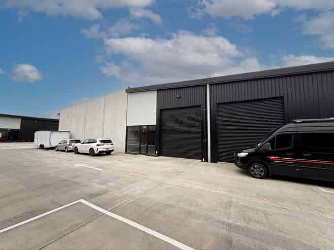 Modern Industrial Unit