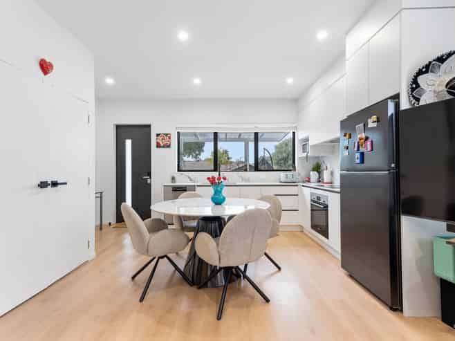21 Vanderbilt Parade, Albany