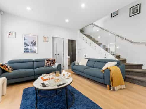 21 Vanderbilt Parade, Albany