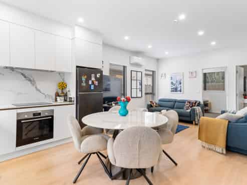 21 Vanderbilt Parade, Albany