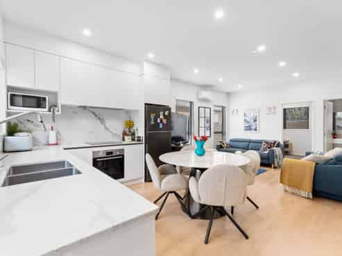 21 Vanderbilt Parade, Albany