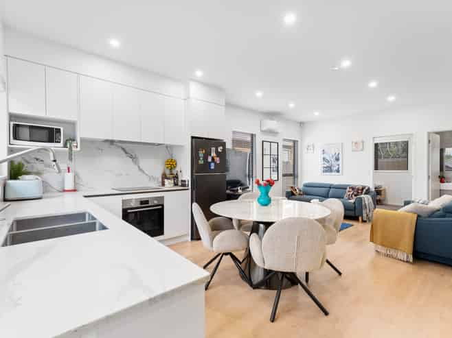 21 Vanderbilt Parade, Albany