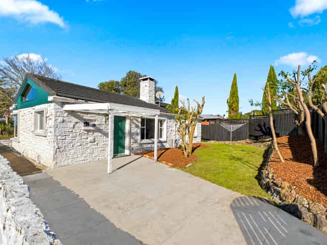 691 East Coast Road, Browns Bay