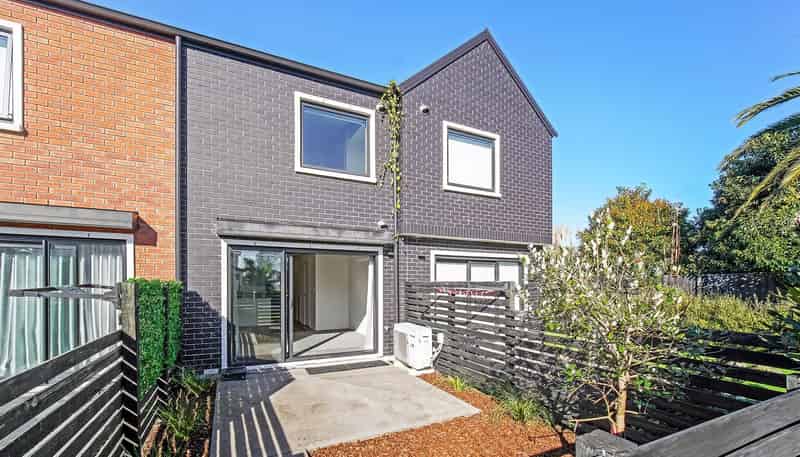 2/137 Hall Avenue, Favona
