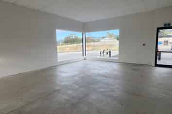 66sqm Light & bright retail office premises